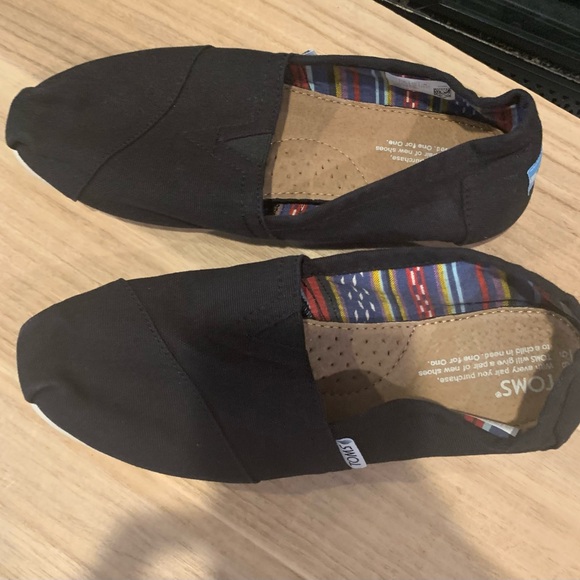 Toms Black and Cream Flats - Picture 4 of 5